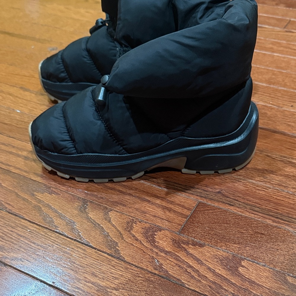 H&M Puffer Snow Boots in Black